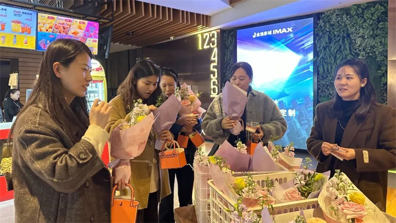 “風(fēng)火輪加速美麗，乾坤圈圈住幸?！迸窆?jié)特別活動(dòng)2